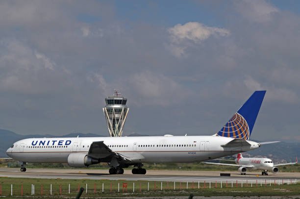 United Airlines UA770 Emergency Diversion Report