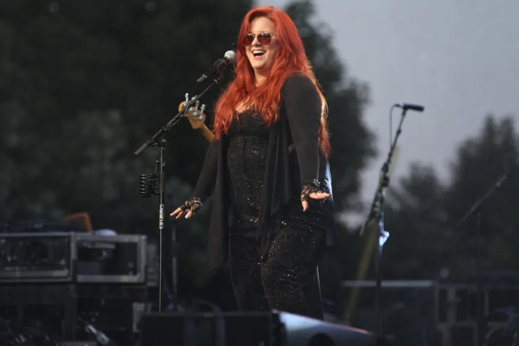 Wynonna Judd live concert moment